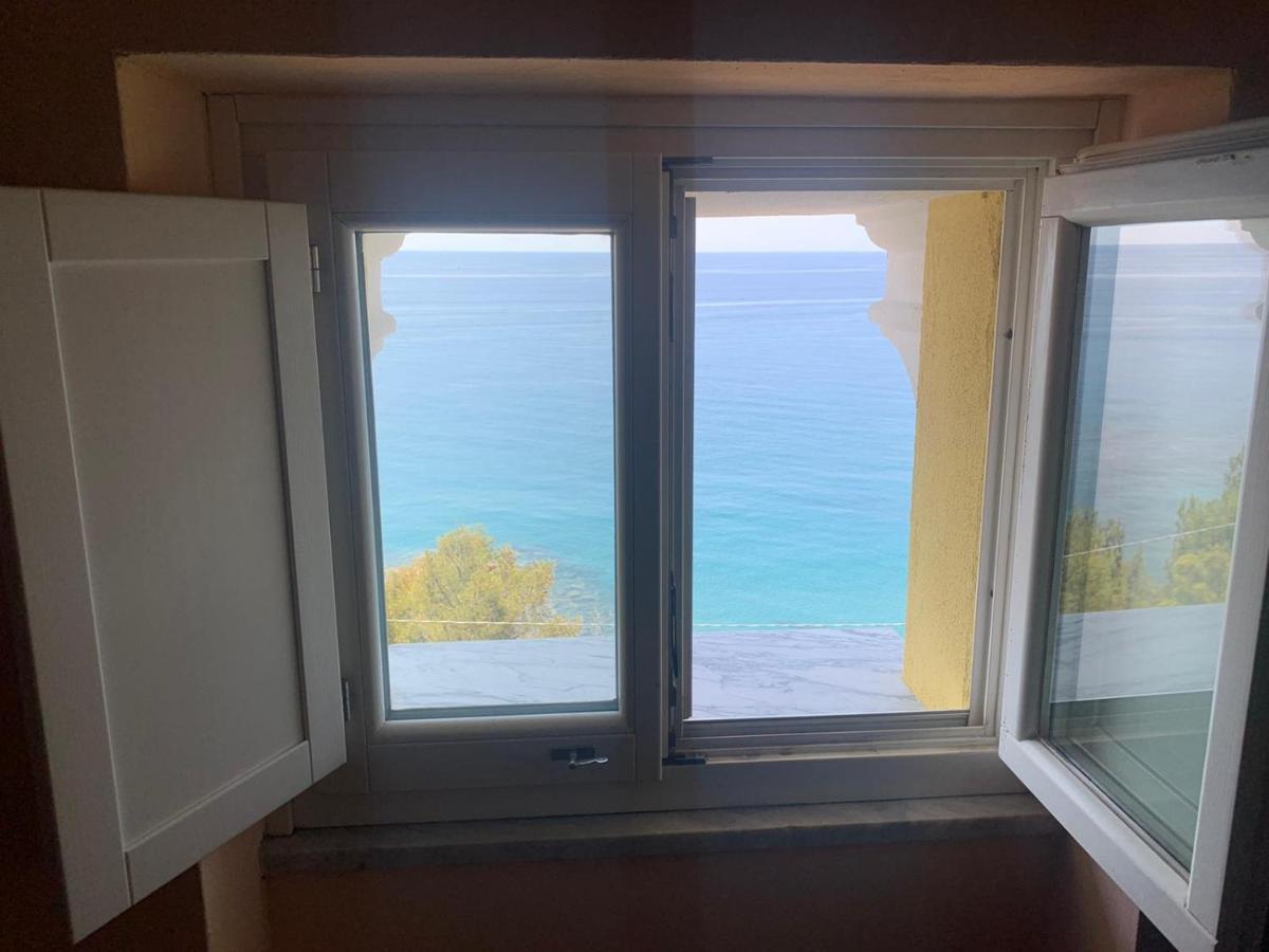La Terrazza Nel Blu Apartment Imperia Luaran gambar